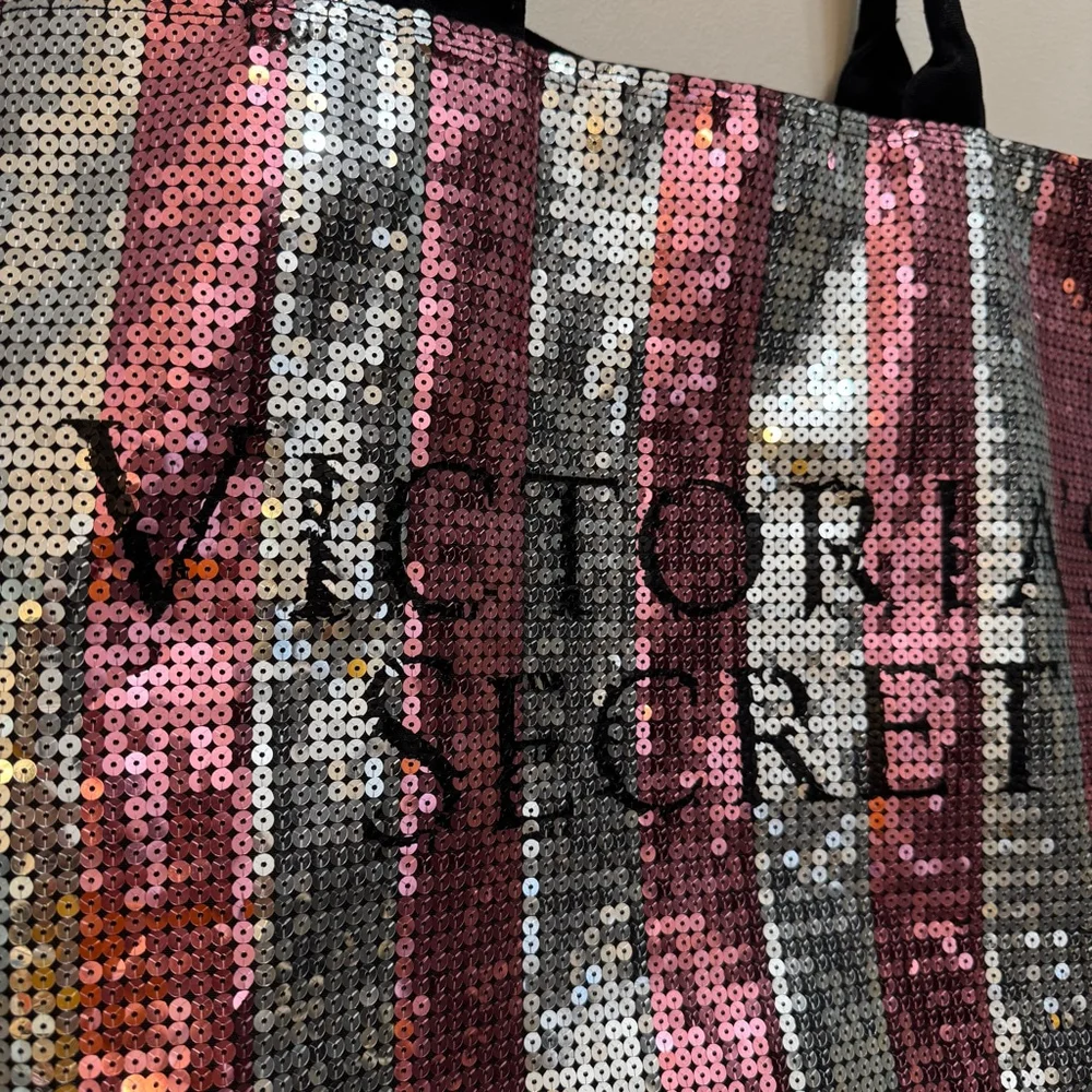 Victoria's Secret Limited Edition Pink Silver Sequin Weekender Tote Bag One Size - Picture 4 of 7